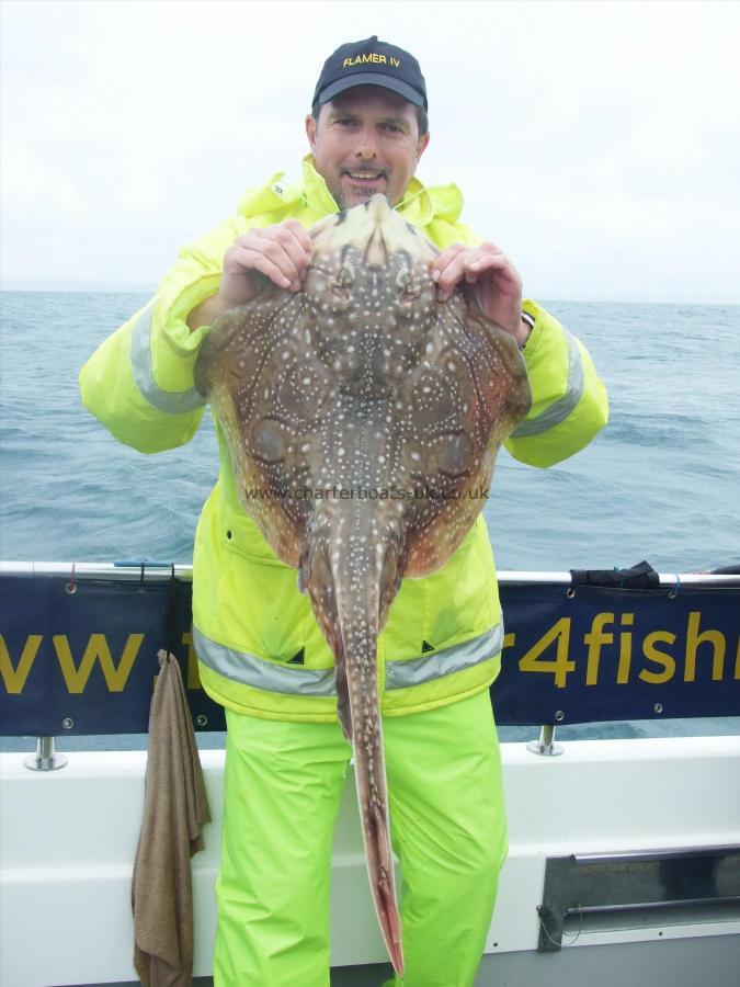 11 lb Undulate Ray by Lee Page