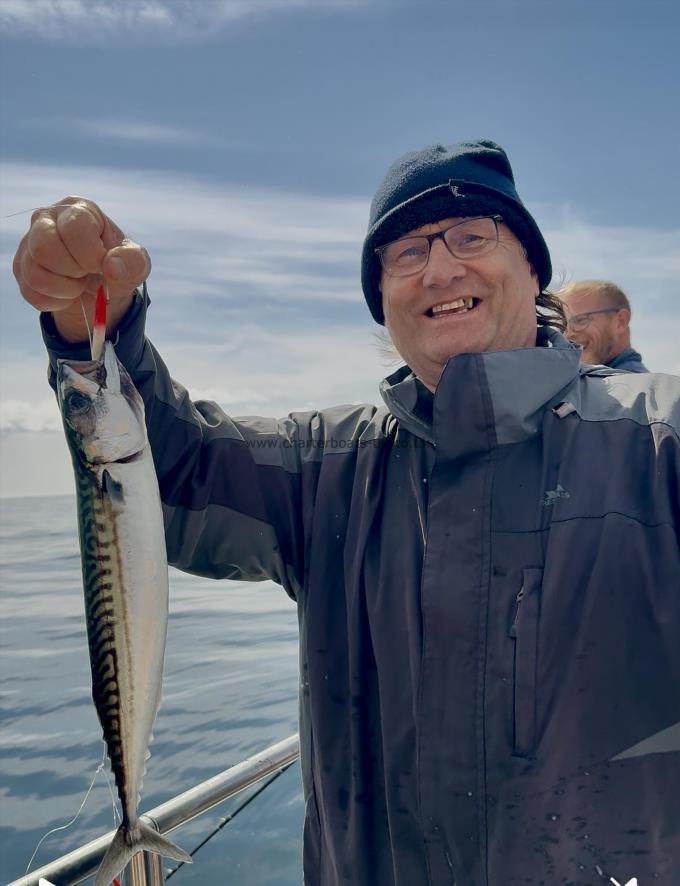 1 lb 8 oz Mackerel by Gary Rowstron