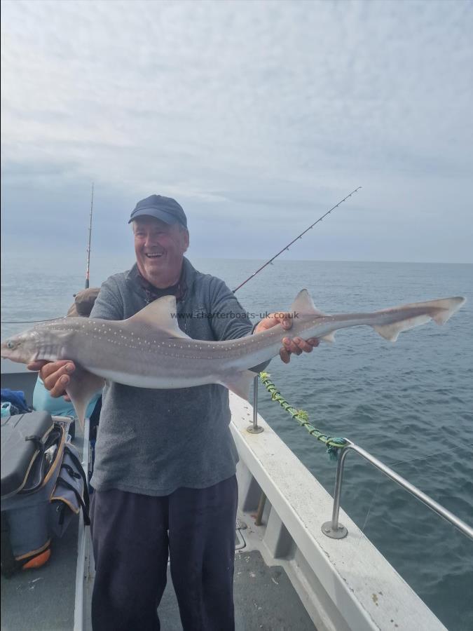 10 lb 5 oz Starry Smooth-hound by John the feet