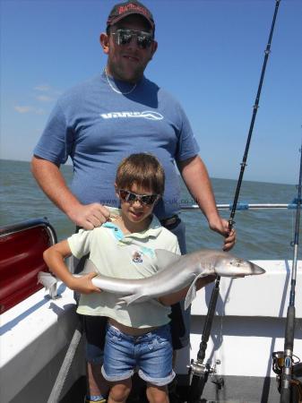 4 lb 5 oz Starry Smooth-hound by Philip helped by Carmen!