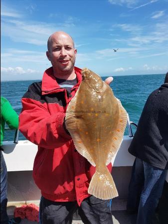 3 lb 3 oz Plaice by barry atfield