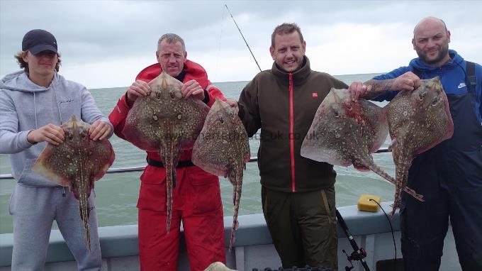 7 lb Thornback Ray by Mark Wallis party