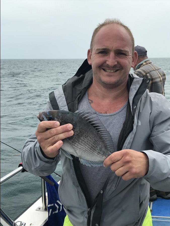 1 lb 1 oz Black Sea Bream by Stuart M