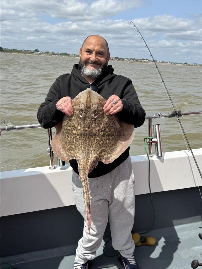 6 lb 8 oz Thornback Ray by Lee