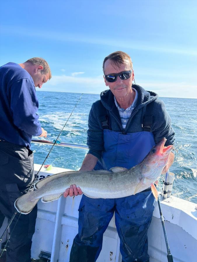 9 lb 12 oz Ling by Gordon.