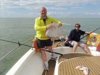 5 lb 8 oz Thornback Ray by Paul Winchester's group