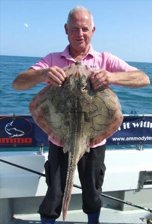 15 lb Undulate Ray by Robin Amor